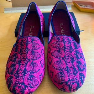 Rothy’s Loafer in Fuchsia Navy Snake Size 10.5 — Retired HTF Print